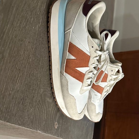 New Balance women's sneaker Cream and Orange Sneakers ws237 9 - Picture 1 of 6